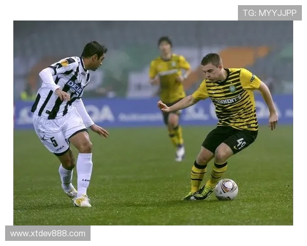 达尼洛在足球场上的传奇之路与个人成长故事揭秘